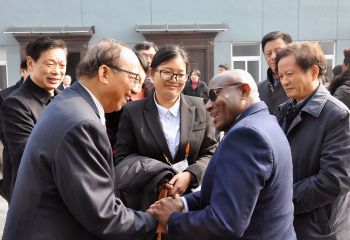 赤道幾內(nèi)亞原農(nóng)業(yè)、畜牧與食品部部長維克托•格蘭赫•梅萊訪問江西贛糧實業(yè)有限公司